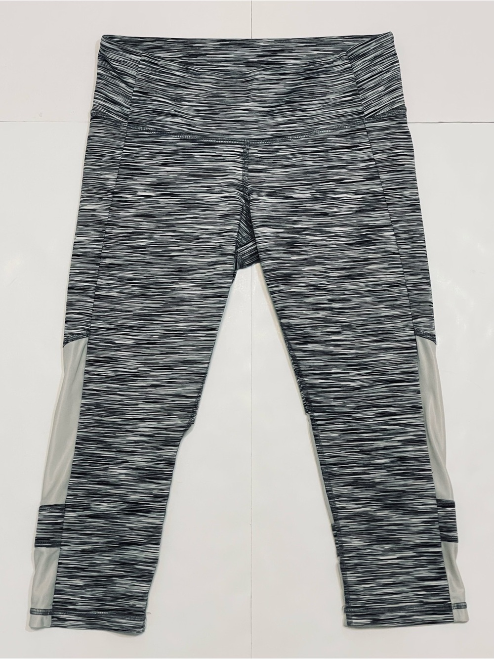 Alo Yoga Gray & White Space Dye Cropped Mesh Panel Leggings - Size S